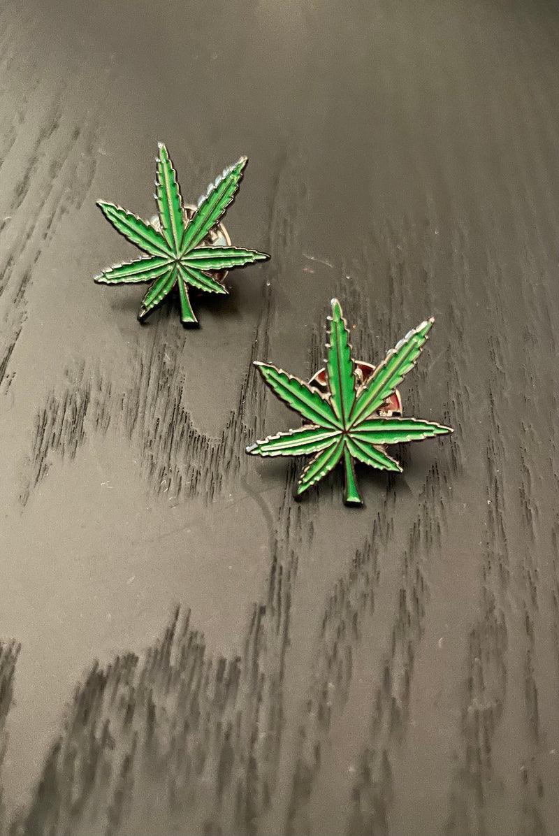 Ganja pin badge