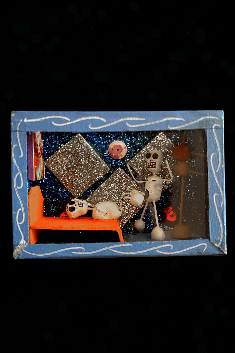Nichos / Skeleton Shadow Boxes: BEDROOM FUN / DIVERSION EN EL DORMITORIO